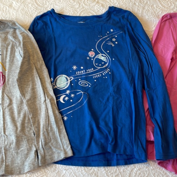 Carter’s Tops 🥳 - Picture 2 of 7